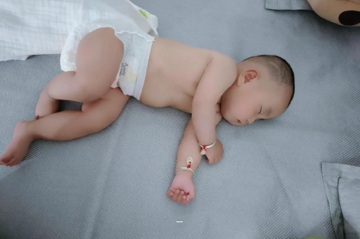 宁津宝宝突然很多眼屎